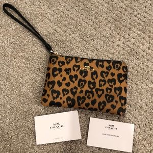 NWOT Coach “Perfect Fit” wristlet